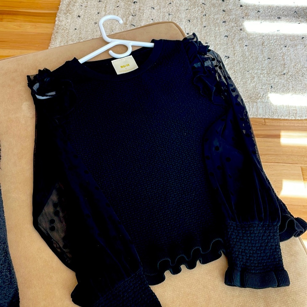 Anthropologie shirt, brand Maeve, excellent condition, waist length.